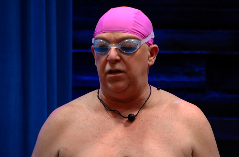 <p>La nage d&eacute;jant&eacute;e de Guy Jodoin en maillot de bain - <em>LOL: Qui rira le dernier?</em></p>
