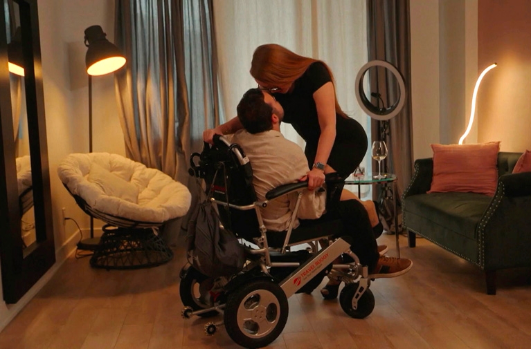 <p><em>Toucher</em></p>
